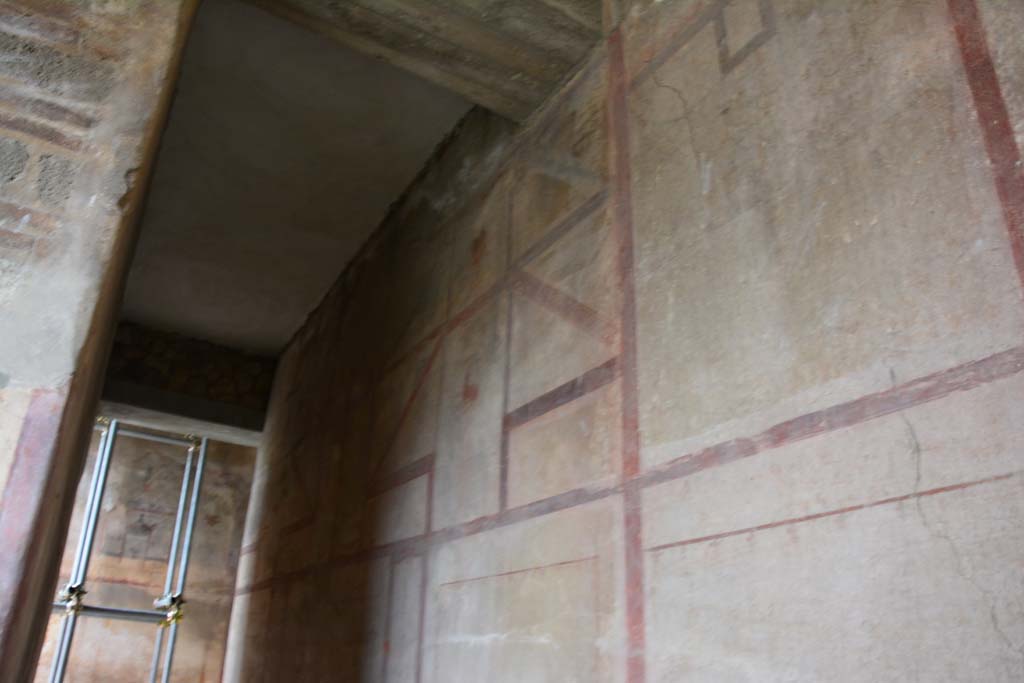 IX.5.6 Pompeii. March 2017. Room k’, looking north along upper east side of corridor.
Foto Christian Beck, ERC Grant 681269 DÉCOR.