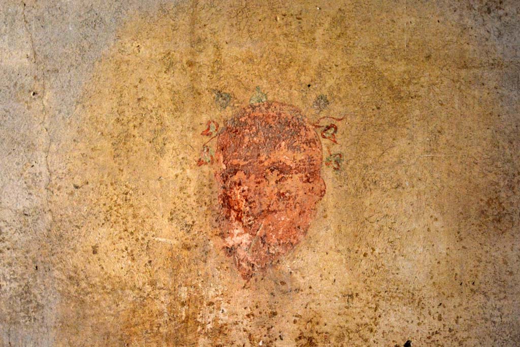 IX.5.6 Pompeii. May 2017.
Room k’, west wall in centre, mask of a bald Silenus on a white background, with garland of ivy, and a pointed beard.
Foto Christian Beck, ERC Grant 681269 DÉCOR.