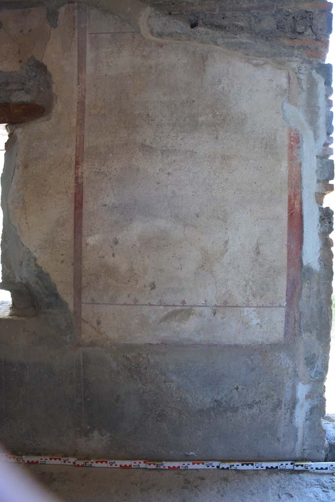 IX.5.6 Pompeii. May 2017.
Room l (L), south wall, looking towards panel between window and doorway (steps), on right.
Foto Christian Beck, ERC Grant 681269 DÉCOR.