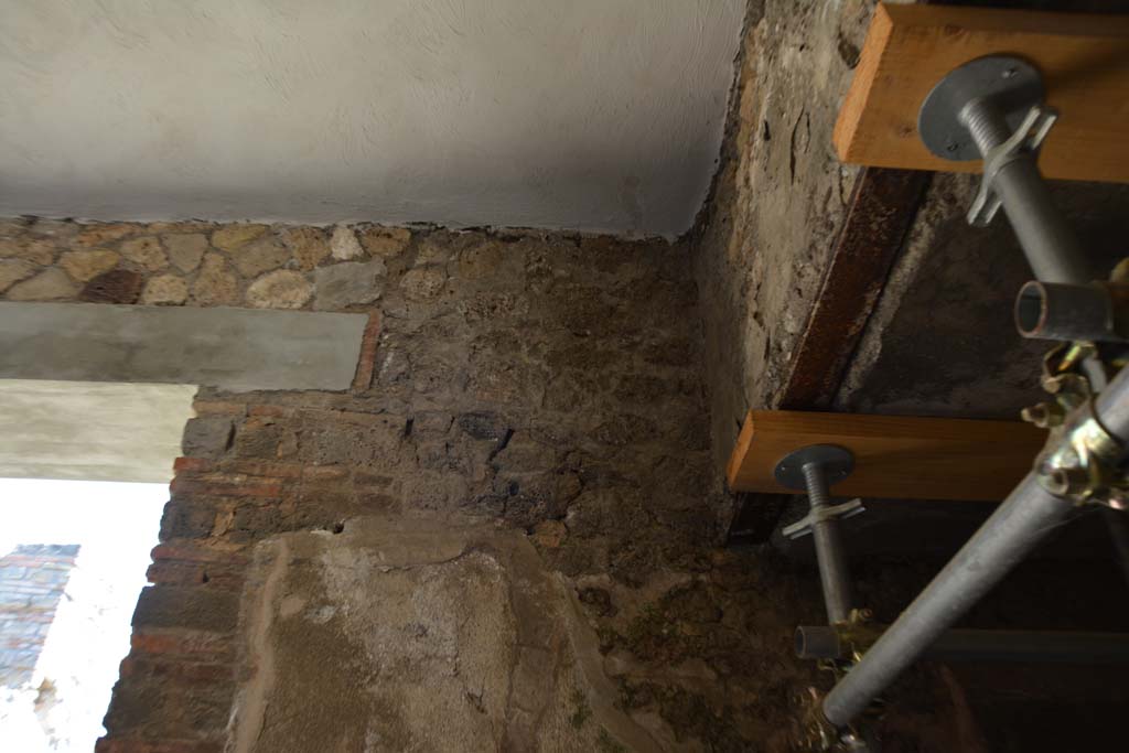 IX.5.6 Pompeii. May 2017. Room m, upper south wall at east end near doorway to steps, on left.
Foto Christian Beck, ERC Grant 681269 DÉCOR.