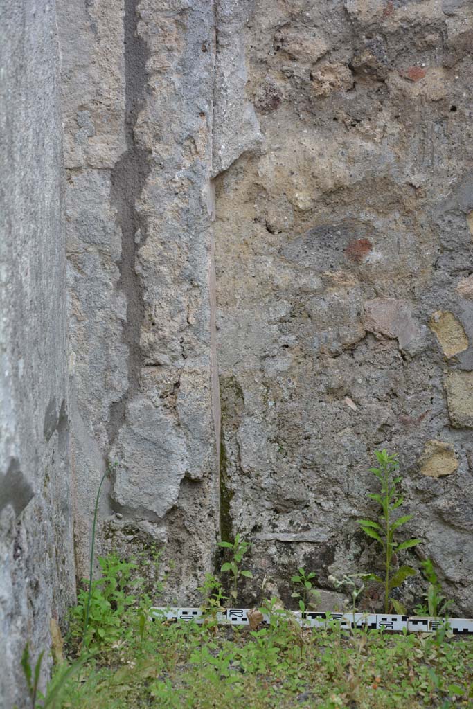 IX.5.8 Pompeii. May 2017. Lower south wall in south-east corner.
Foto Christian Beck, ERC Grant 681269 DÉCOR.