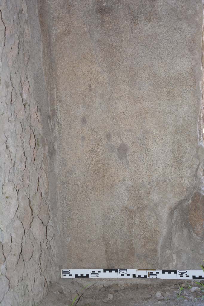 IX.5.9 Pompeii. May 2017. Room e, lower east wall at north end. 
Foto Christian Beck, ERC Grant 681269 DCOR.

