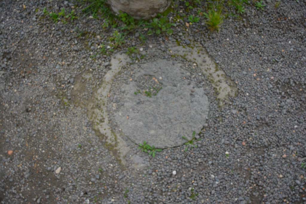 IX.5.9 Pompeii. March 2017. Room i, cistern-mouth in east portico.
Foto Christian Beck, ERC Grant 681269 DCOR.
