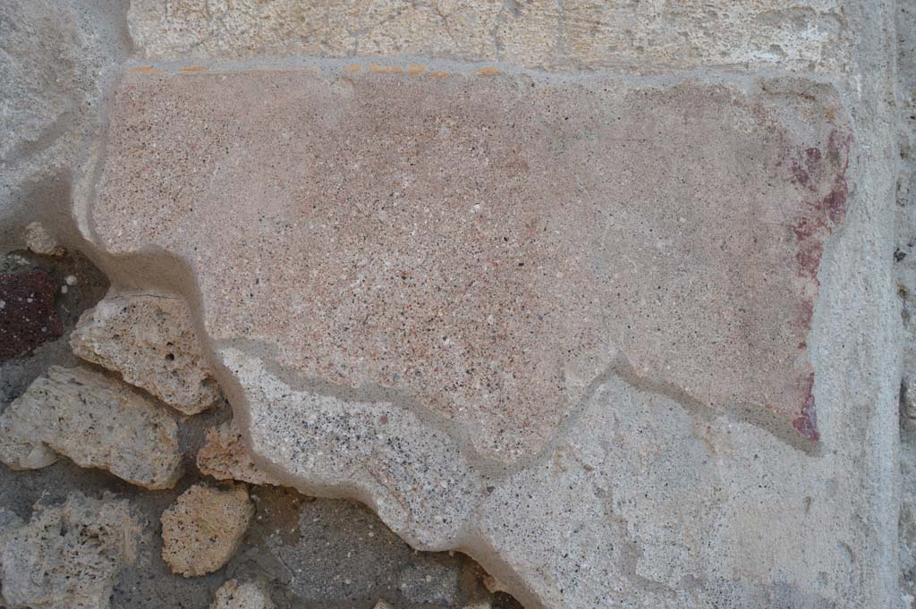 IX.5.10 Pompeii. March 2019. Detail of layers of stucco/plaster on east side of entrance doorway.
Foto Taylor Lauritsen, ERC Grant 681269 DÉCOR