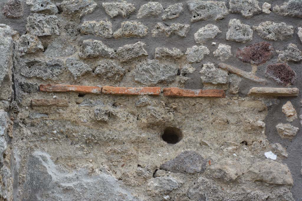 IX.5.10 Pompeii. May 2017. Detail from east wall at north end.
Foto Christian Beck, ERC Grant 681269 DÉCOR.