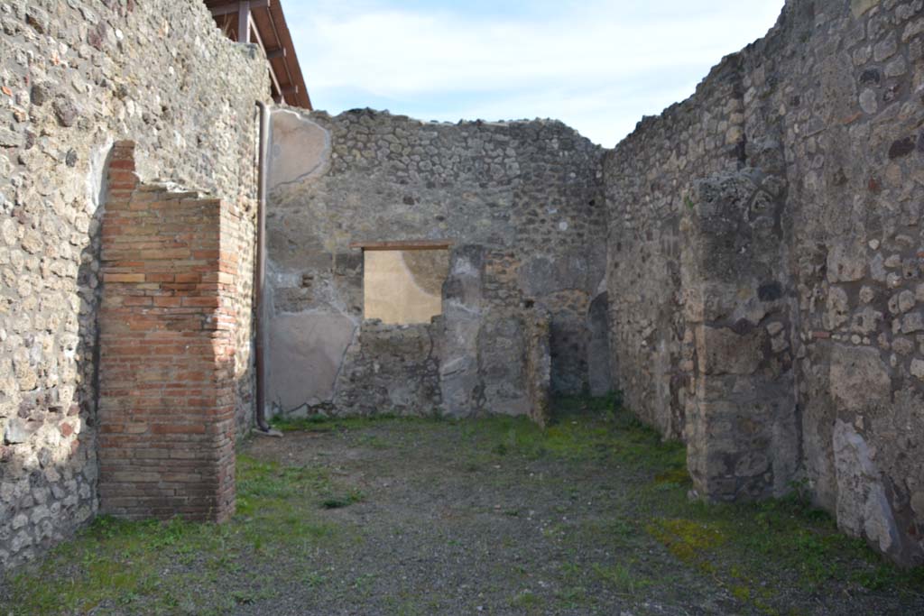 IX.5.10 Pompeii. March 2017. Looking south across shop-room towards rear rooms.
Foto Christian Beck, ERC Grant 681269 DÉCOR.