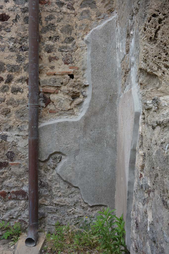 IX.5.10 Pompeii. May 2017. Detail from lower east wall in south-east corner.
Foto Christian Beck, ERC Grant 681269 DÉCOR.