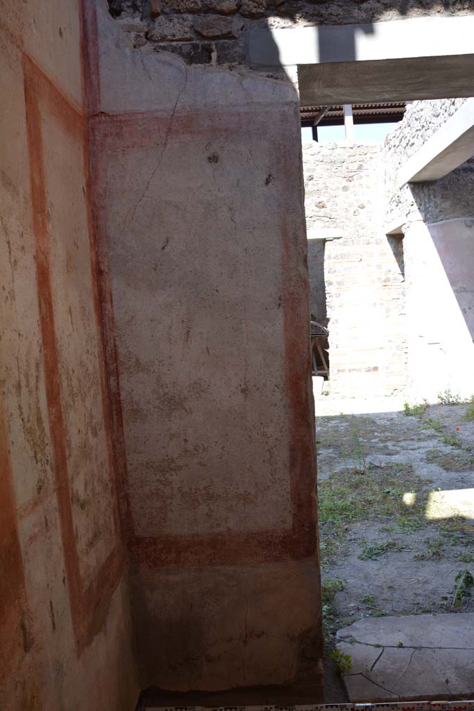 IX.5.11 Pompeii. May 2017. Room f, looking towards east wall at north end.
Foto Christian Beck, ERC Grant 681269 DCOR.
