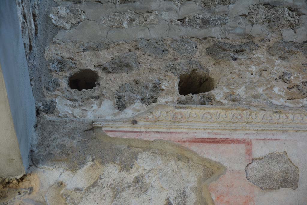 IX.5.11 Pompeii. May 2017. Room e, detail of stucco frieze from upper south wall at east end. 
Foto Christian Beck, ERC Grant 681269 DCOR.
