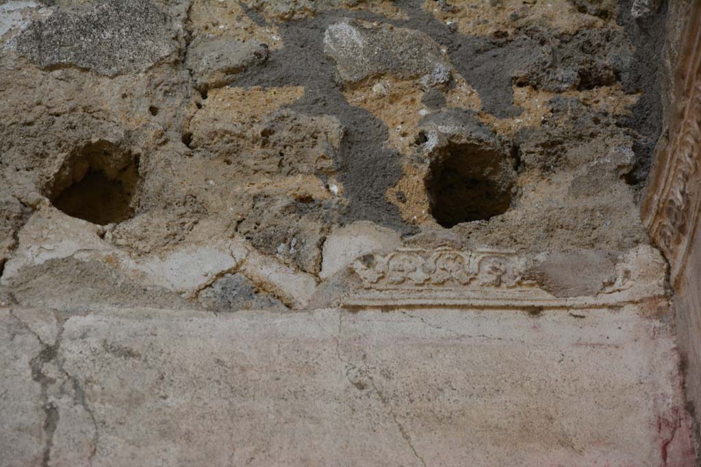 IX.5.11 Pompeii. March 2017. Room e, detail of stucco frieze from upper west wall in north-west corner.  
Foto Christian Beck, ERC Grant 681269 DCOR.
