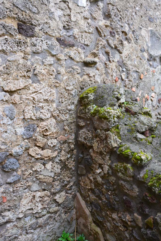 IX.5.11 Pompeii. March 2017. Room s, small remaining south wall in south-east corner. 
Foto Christian Beck, ERC Grant 681269 DÉCOR.

