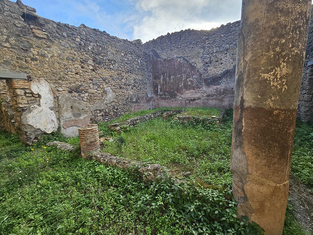 IX.5.11 Pompeii. November 2024. Peristyle n, looking towards south-east corner. Photo courtesy of Annette Haug.