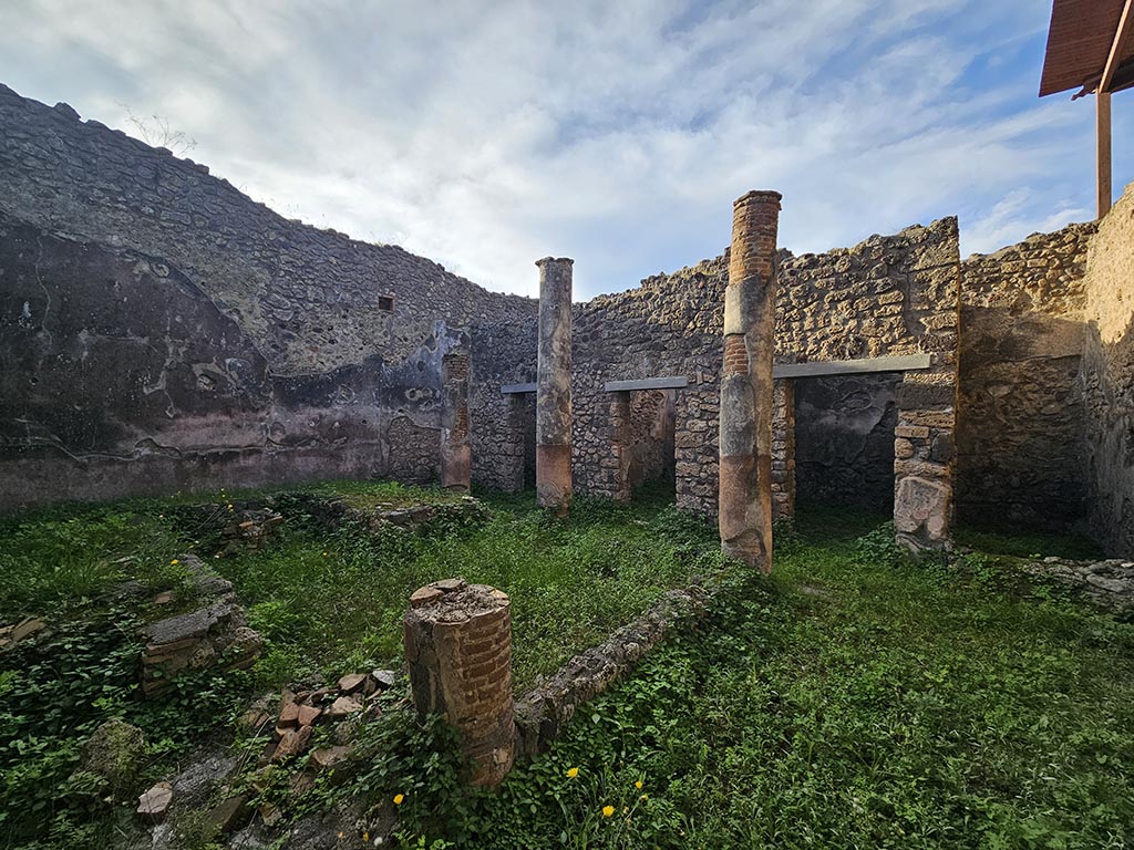 IX.5.11 Pompeii. November 2024. Peristyle n, looking south-west towards rooms on west side. Photo courtesy of Annette Haug.