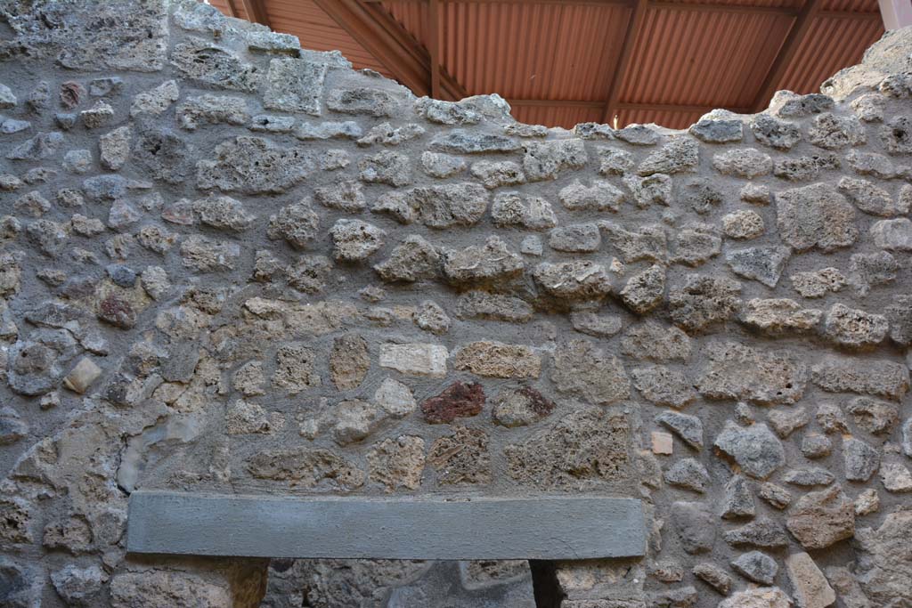 IX.5.11 Pompeii. May 2017. Room o, upper north wall above doorway to understairs area.
Foto Christian Beck, ERC Grant 681269 DCOR.
