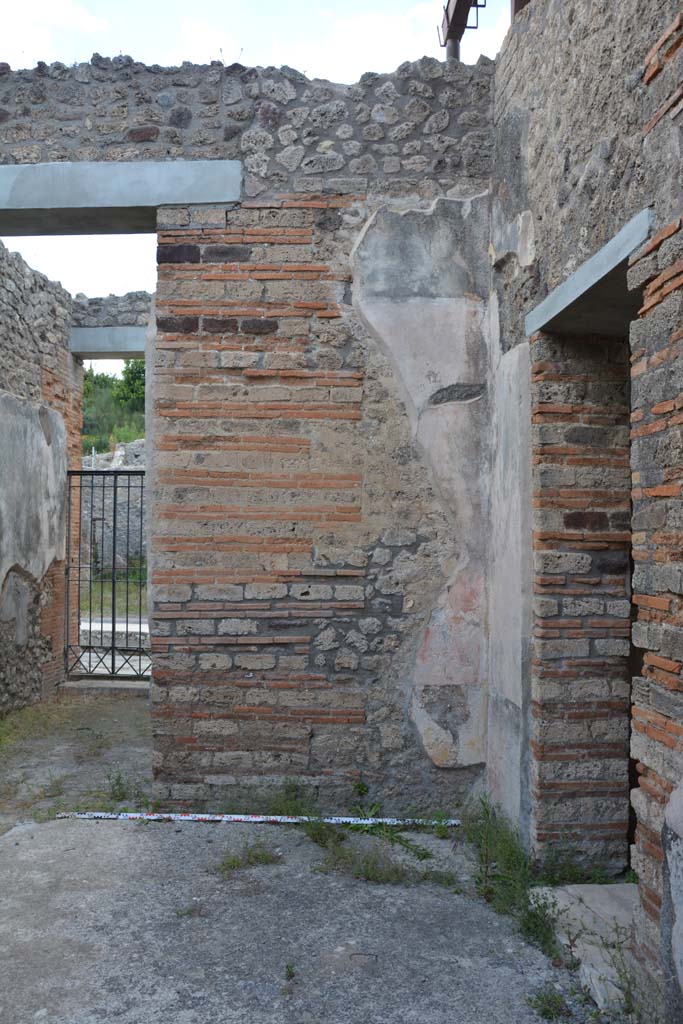 IX.5.11 Pompeii. May 2017. Room b, looking north to north-east corner of atrium.
Foto Christian Beck, ERC Grant 681269 DÉCOR.
