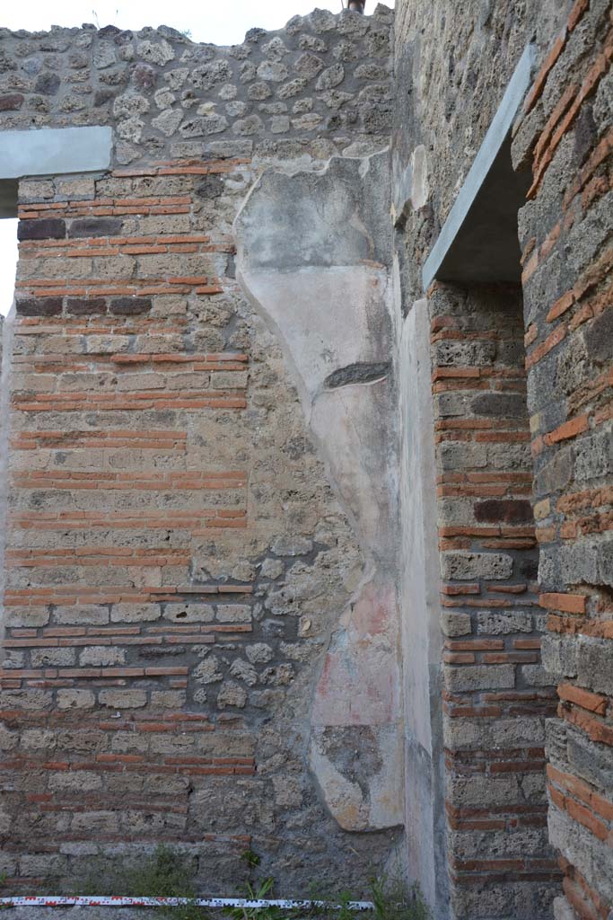 IX.5.11 Pompeii. May 2017. Room b, detail of remaining stucco on north wall in north-east corner.
Foto Christian Beck, ERC Grant 681269 DÉCOR.