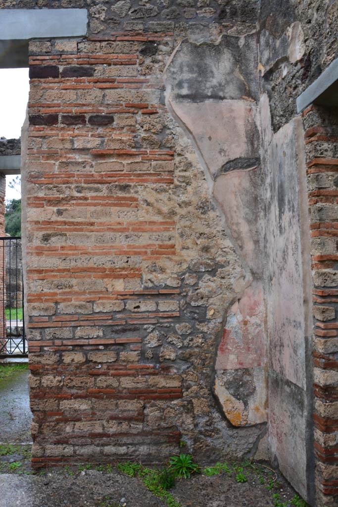 IX.5.11 Pompeii. March 2017.
Room b, detail of remaining stucco on north wall in north-east corner.
Foto Christian Beck, ERC Grant 681269 DÉCOR.