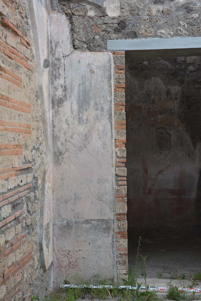 IX.5.11 Pompeii. May 2017. Room b, east wall in north-east corner on north side of room g.
Foto Christian Beck, ERC Grant 681269 DÉCOR.