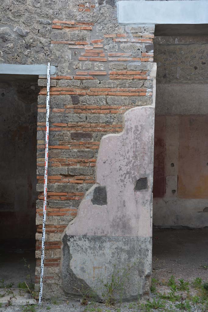 IX.5.11 Pompeii. May 2017. Room b, detail of wall between room g and room h.
Foto Christian Beck, ERC Grant 681269 DÉCOR.