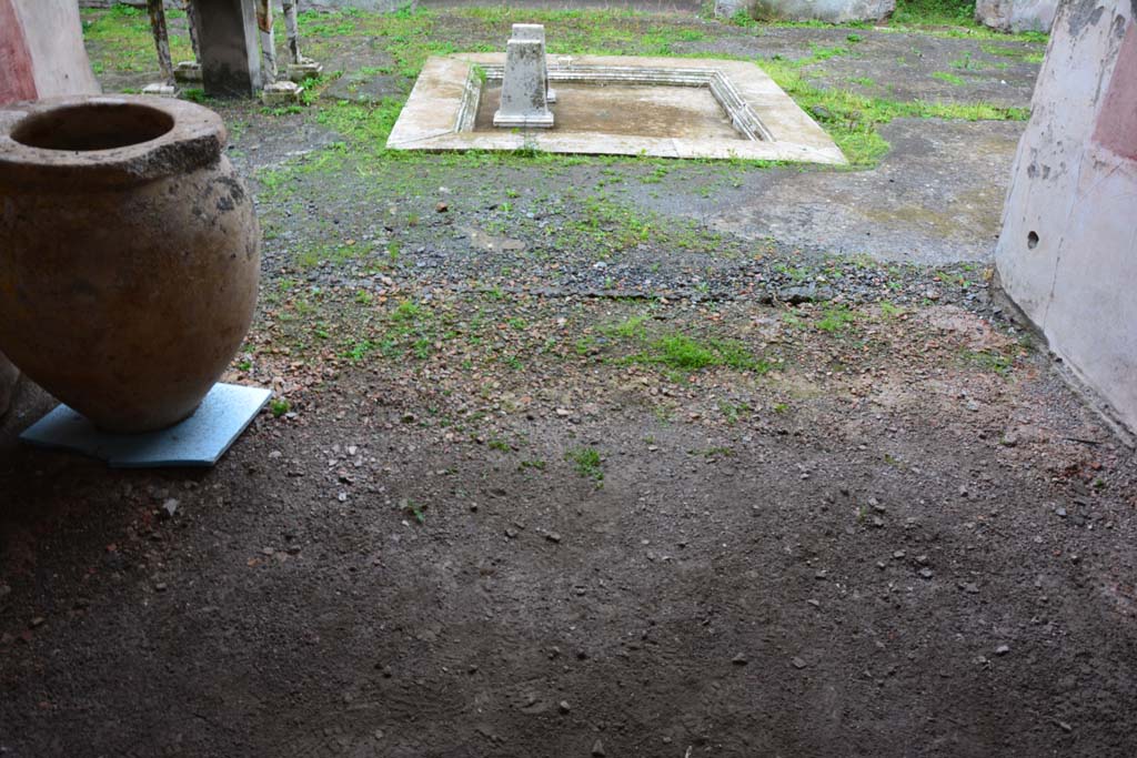 IX.5.11 Pompeii. March 2017. Room h, looking west across flooring towards atrium b.
Foto Christian Beck, ERC Grant 681269 DCOR.

