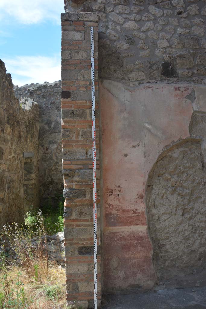 IX.5.11 Pompeii. May 2017. Room l (L), looking west at south end of west wall of tablinum.
Foto Christian Beck, ERC Grant 681269 DÉCOR.
