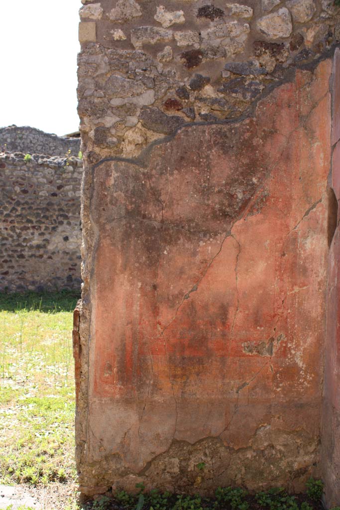 IX.5.14 Pompeii. May 2019. Room f, doorway to atrium and south wall in south-west corner.
Foto Christian Beck, ERC Grant 681269 DCOR.
