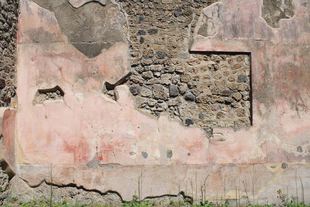 IX.5.14 Pompeii. May 2019. Room f, north wall at west end.
Foto Christian Beck, ERC Grant 681269 DCOR.

