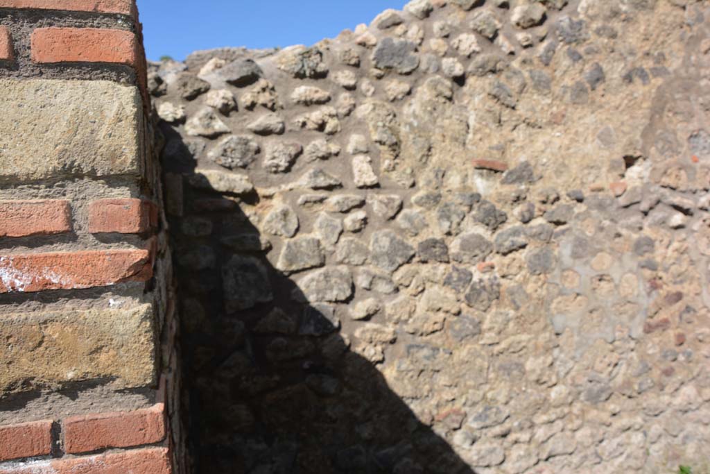 IX.5.16 Pompeii. March 2017. Room b’, looking towards north wall in north-west corner from doorway.
Foto Christian Beck, ERC Grant 681269 DÉCOR.