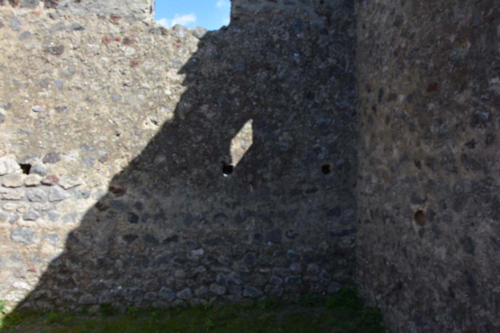 IX.5.16 Pompeii. March 2017. Room b’, looking towards east wall and south-east corner.
Foto Christian Beck, ERC Grant 681269 DÉCOR.