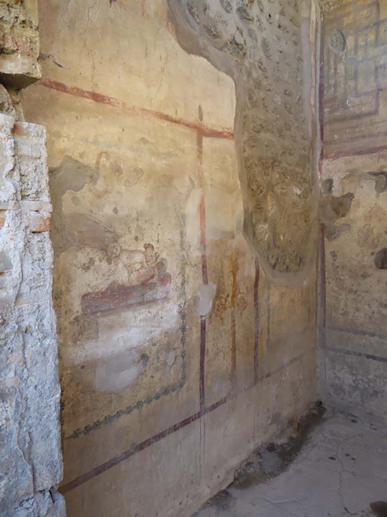IX.5.16 Pompeii. January 2017. Cubiculum f’, looking through doorway from atrium towards south wall.
Foto Annette Haug, ERC Grant 681269 DÉCOR