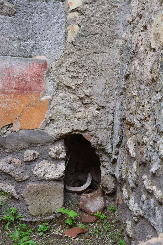 IX.5.18 Pompeii. March 2017. Room h, lower east wall in south-east corner.
Foto Christian Beck, ERC Grant 681269 DÉCOR.
