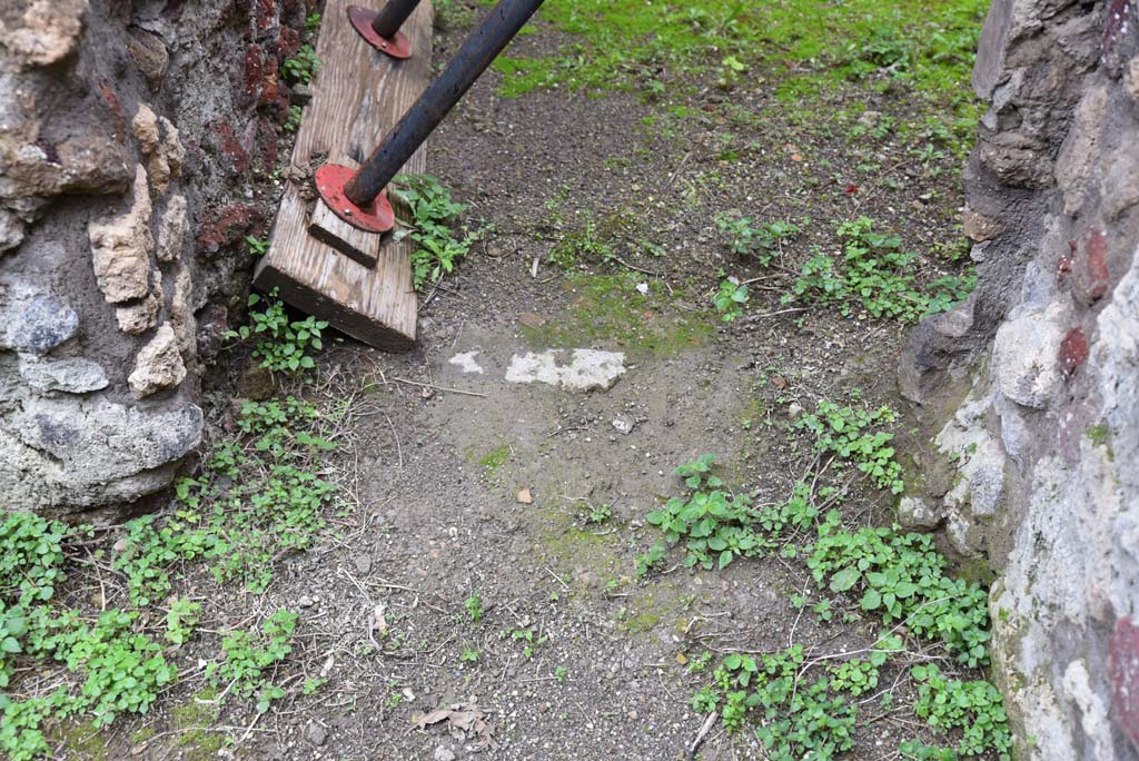 IX.5.18 Pompeii. March 2018.  Room “u”, looking south through lower doorway.
Foto Annette Haug, ERC Grant 681269 DÉCOR.
