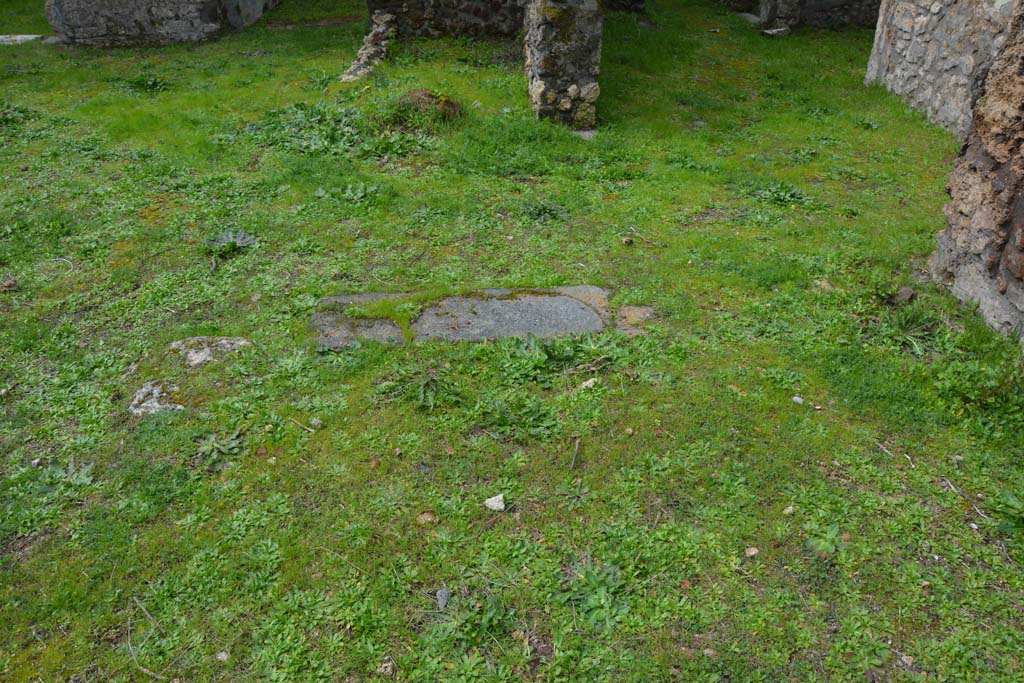 IX.5.18 Pompeii. March 2018.  
Room “l” (L), looking west from area on south side of room “l” (L), towards area “z”, upper centre, and corridor “q”, upper right.
Foto Annette Haug, ERC Grant 681269 DÉCOR.


