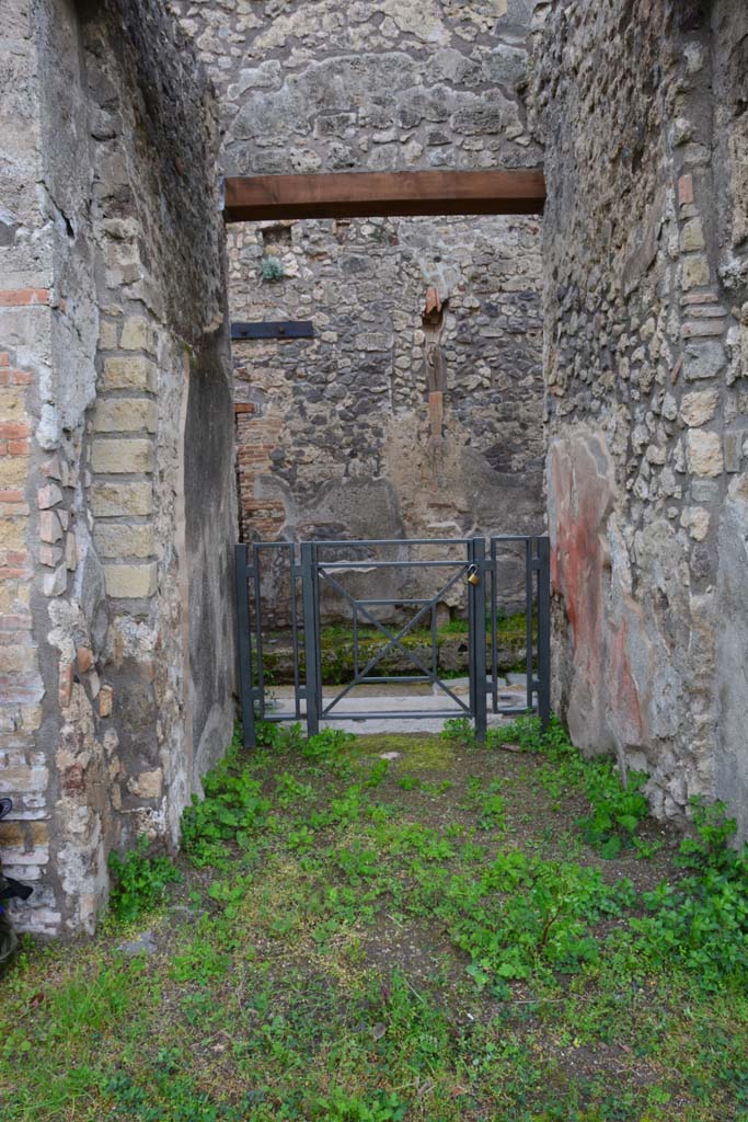 IX.5.18 Pompeii. March 2017. Room a, entrance corridor, looking south from atrium.
Foto Christian Beck, ERC Grant 681269 DÉCOR.

