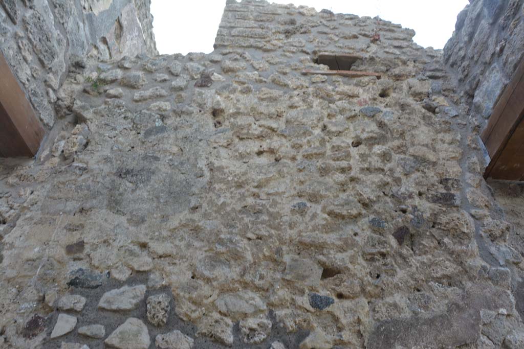 IX.5.18 Pompeii. May 2017. Room a, upper west wall of entrance corridor.
Foto Christian Beck, ERC Grant 681269 DÉCOR.
