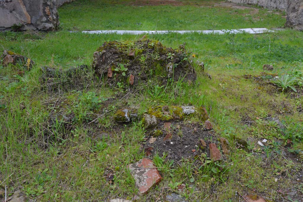 IX.5.18 Pompeii. March 2018. Atrium “b”, looking west from north-west corner of pool.
Foto Annette Haug, ERC Grant 681269 DÉCOR.
