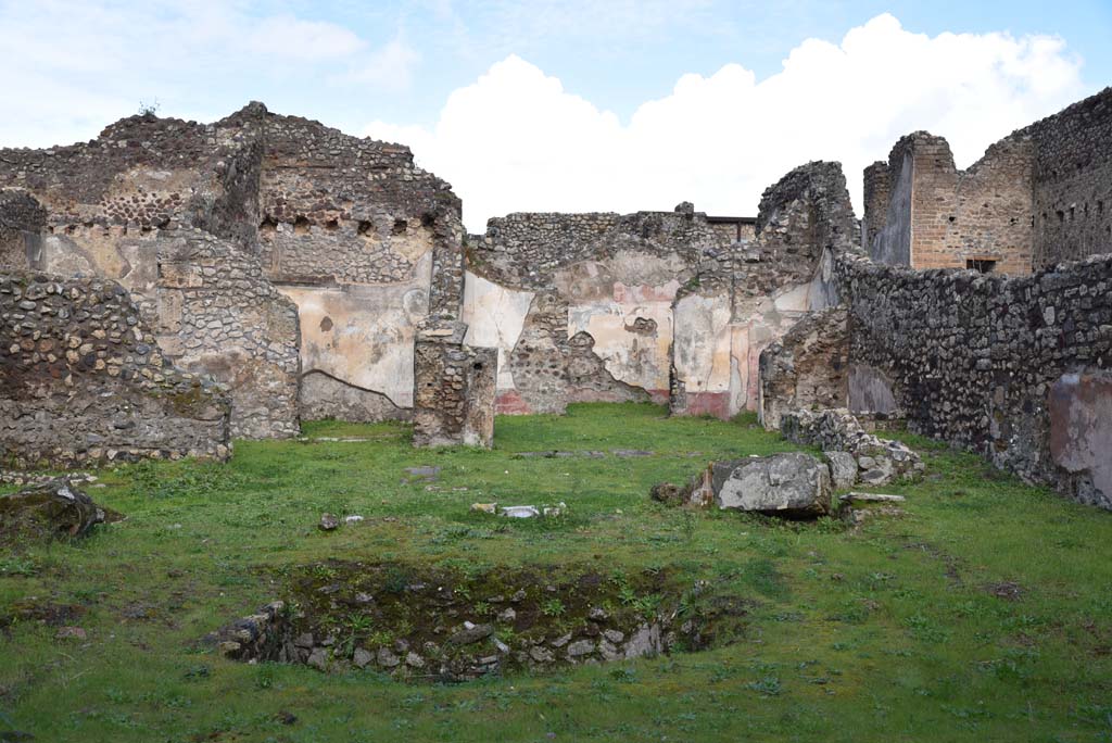 IX.5.18 Pompeii. March 2018. Room “b”, looking towards rooms on north side of atrium/courtyard garden.  
Foto Annette Haug, ERC Grant 681269 DÉCOR.
