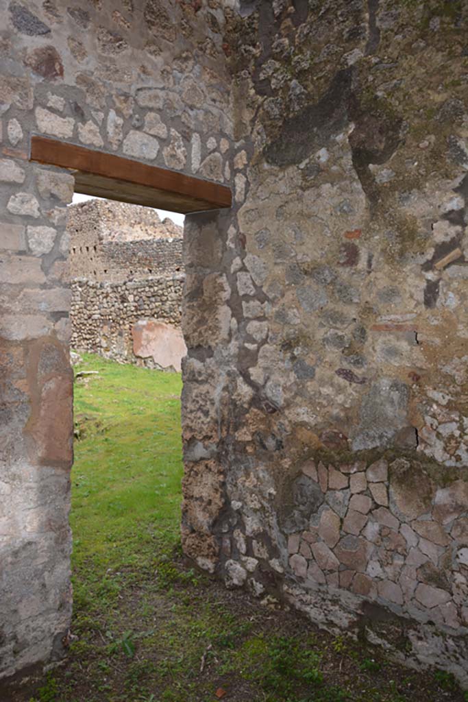 IX.5.18 Pompeii. March 2018. Room “c”, doorway to atrium in north wall of north-east corner.
Foto Annette Haug, ERC Grant 681269 DÉCOR.

