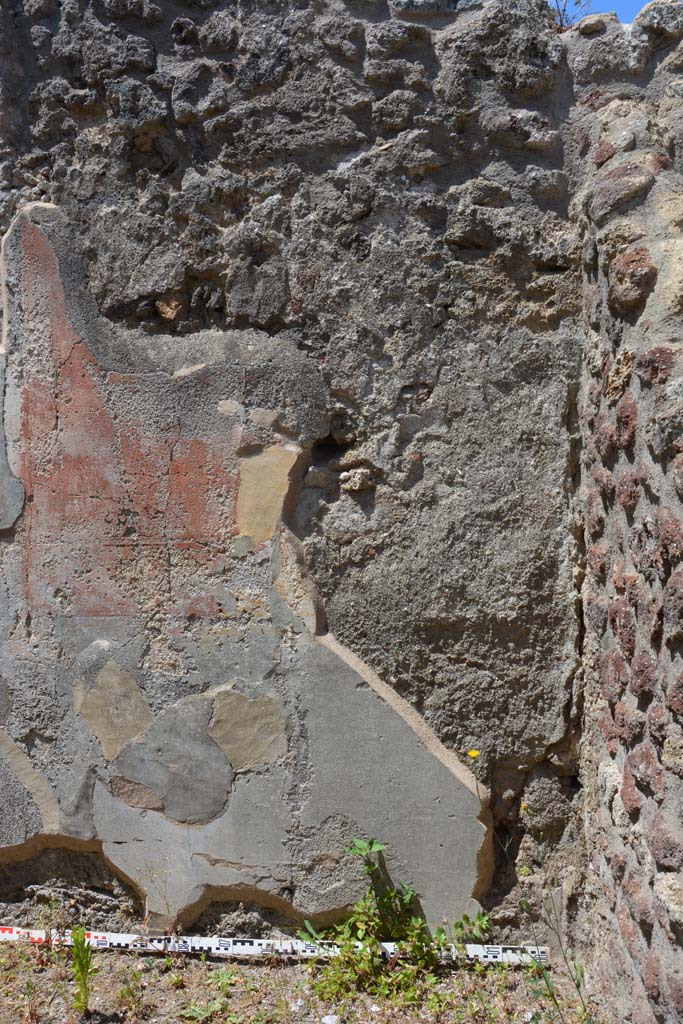 IX.5.18 Pompeii. May 2017. Room “g”, lower north wall in north-east corner.
Foto Christian Beck, ERC Grant 681269 DÉCOR.