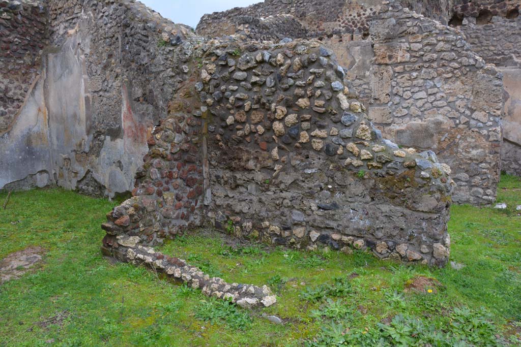 IX.5.18 Pompeii. March 2018.  Room “z”, looking north-west from atrium “b”, with room “g”, on left.
Foto Annette Haug, ERC Grant 681269 DÉCOR.
