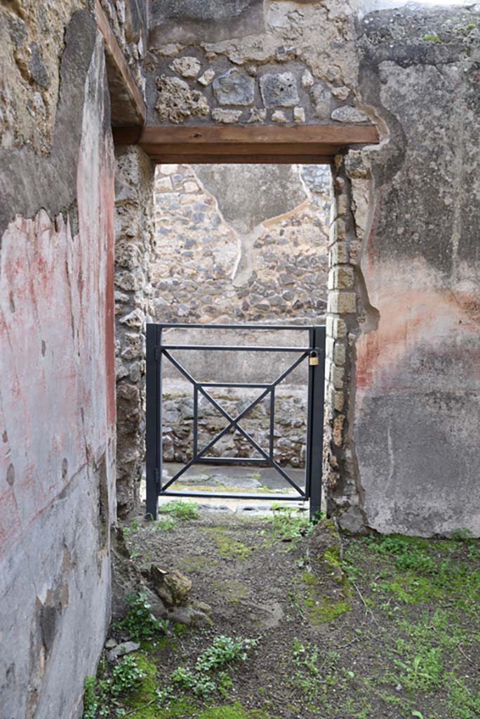 IX.5.19 Pompeii. March 2018. Looking south towards entrance doorway.
Foto Annette Haug, ERC Grant 681269 DÉCOR.
