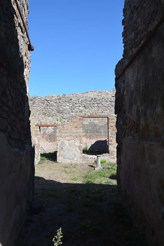 IX.6.3 Pompeii. October 2019. Looking east along entrance corridor.
Foto Annette Haug, ERC Grant 681269 DÉCOR.