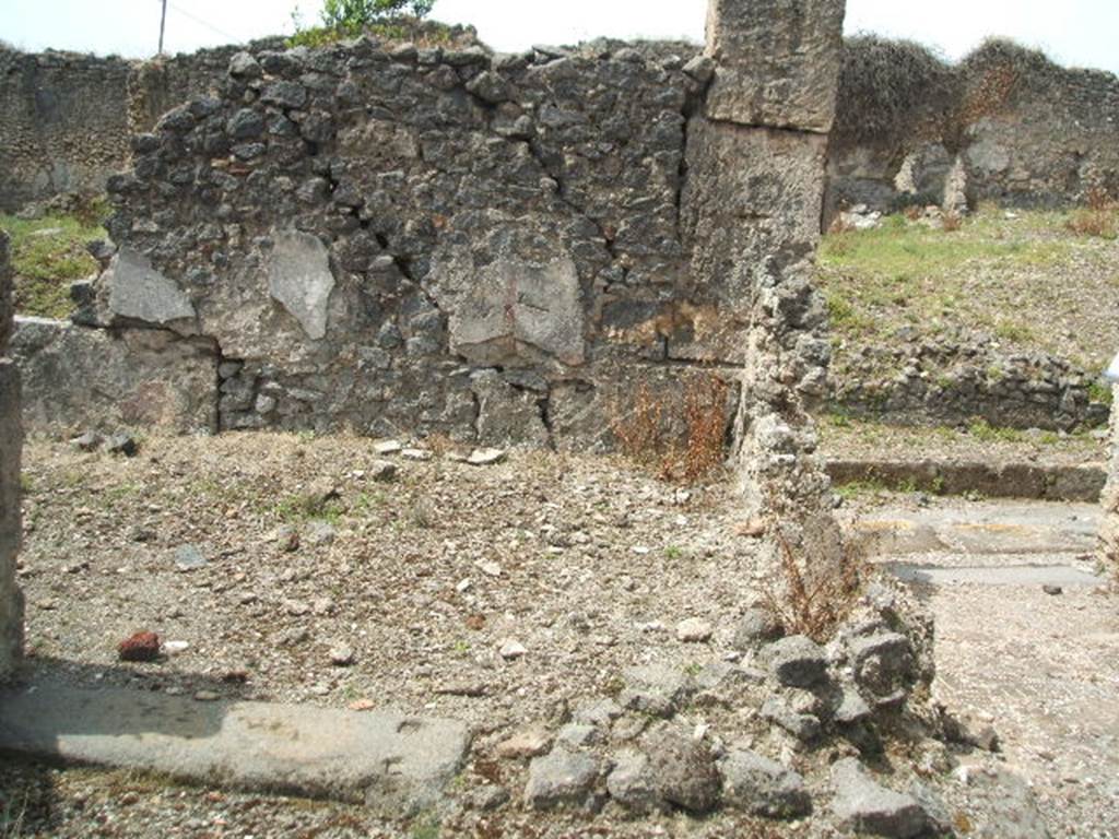 IX.6.5 Pompeii. May 2005. Looking west to remains of doorway with threshold/sill to room “m”, a triclinium. On the right of the photo are the remains of the north wall of room “m” dividing it from the entrance corridor to the house. According to Mau, “and so not least to room "m", which had a rough decoration on a white background, divided into compartments by red stripes. Room "m" had two rectangular windows onto the western vicolo, which at least in their current form were after the First Style decoration visible on the outside of that wall”.
See Mau, in BdI, 1880, (p.228)
