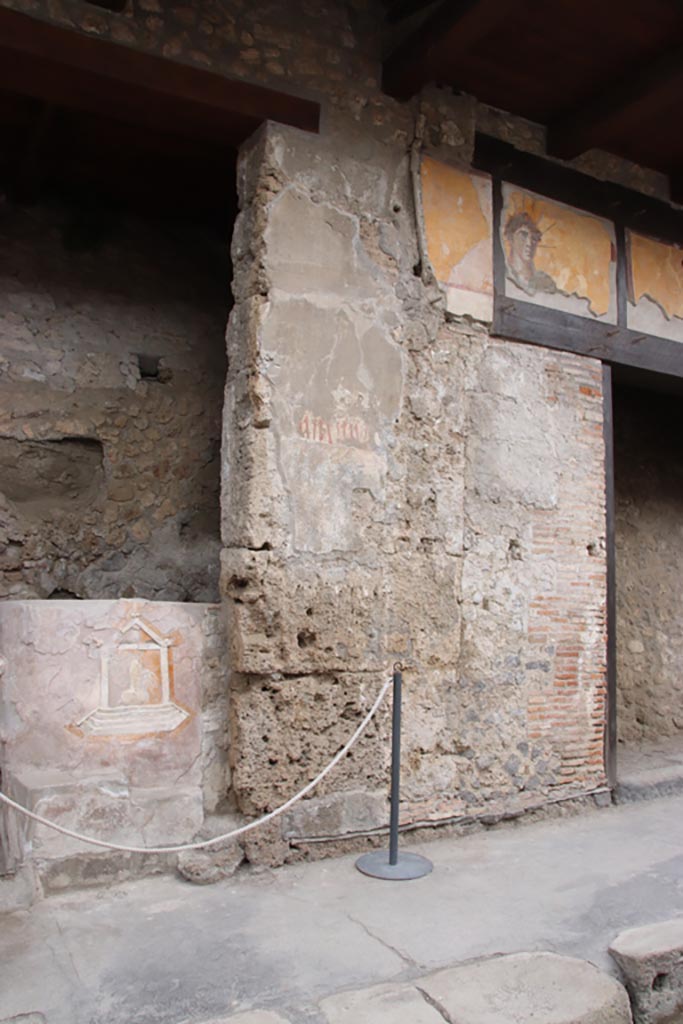 IX.7.2 Pompeii. May 2024. 
Dividing pilaster between IX.7.2, on left, and IX.7.1, on right. Photo courtesy of Klaus Heese.
