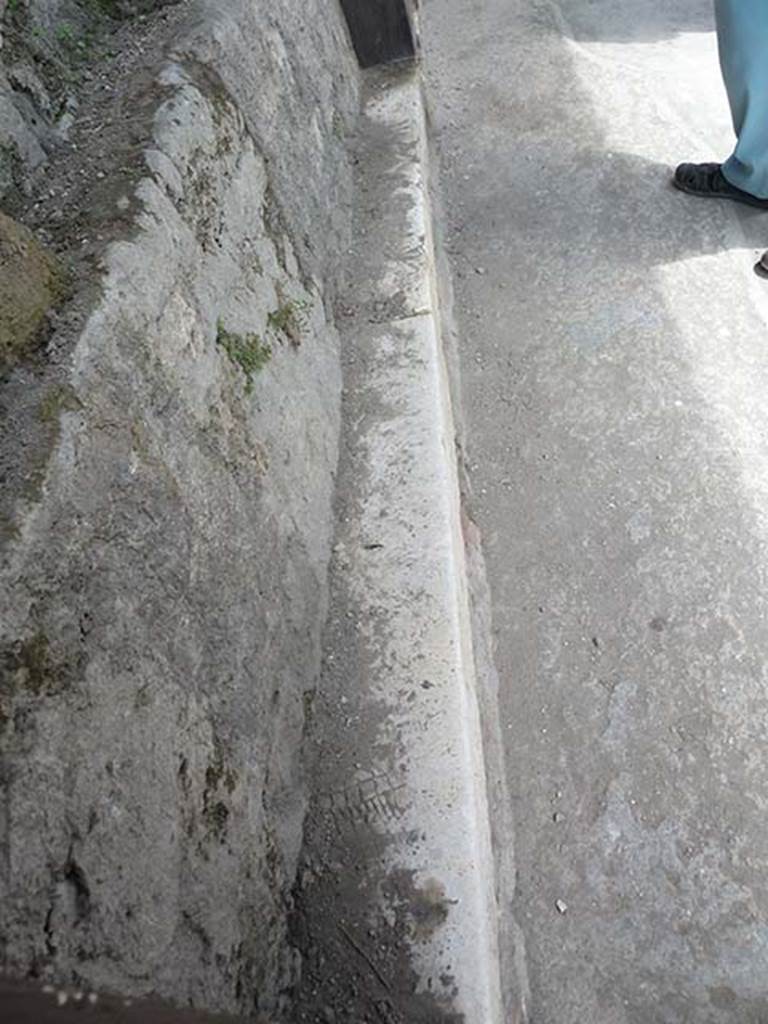 IX.7.7 Pompeii. May 2010. Threshold or sill.