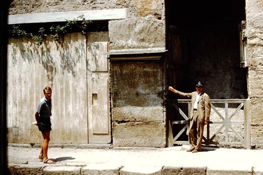 IX.7.10 Pompeii. 1959. Entrance doorway with plaster-cast of doors, on left, with inscription between the doorways, and IX.7.9, on left.(for the details of the inscription, see IX.7.9).
Photo by Stanley A. Jashemski.
Source: The Wilhelmina and Stanley A. Jashemski archive in the University of Maryland Library, Special Collections (See collection page) and made available under the Creative Commons Attribution-Non Commercial License v.4. See Licence and use details.
J59f0159