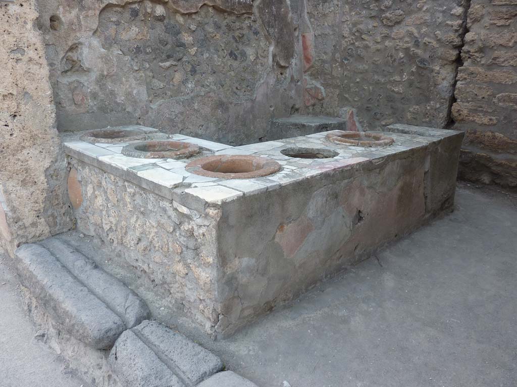 IX.7.13 Pompeii. October 2014. Looking north-west across podium/counter with inset dolia.
Foto Annette Haug, ERC Grant 681269 DÉCOR