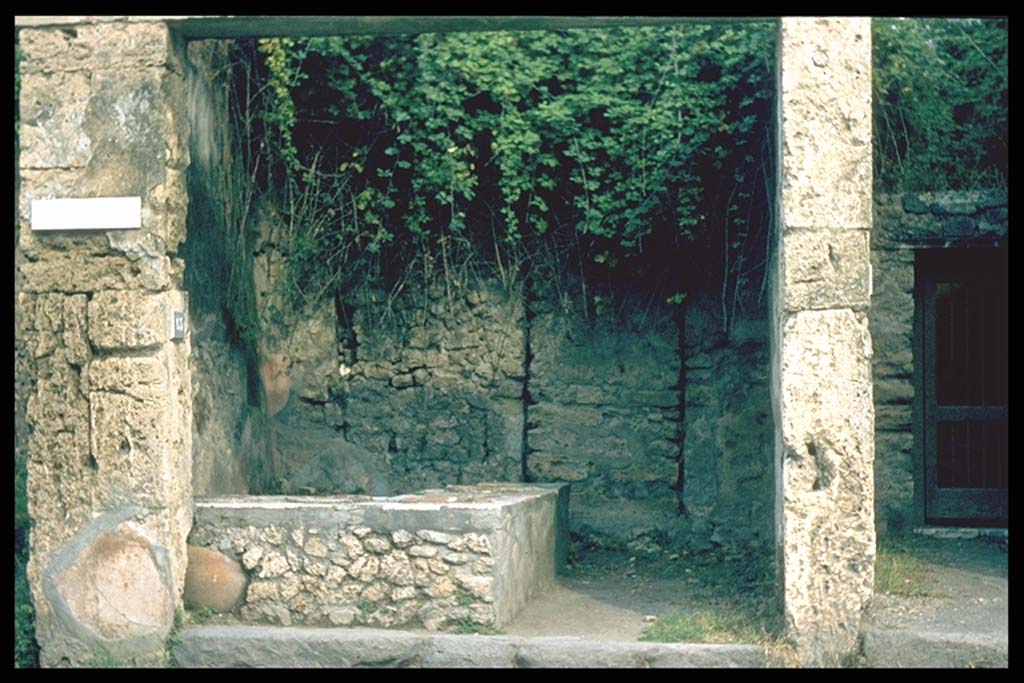 IX.7.13 Pompeii. Entrance on Via dell’Abbondanza. (NOTE: older style doorway and probable lack of stairs to Casina dell’Aquila, on right).
Photographed 1970-79 by Günther Einhorn, picture courtesy of his son Ralf Einhorn.