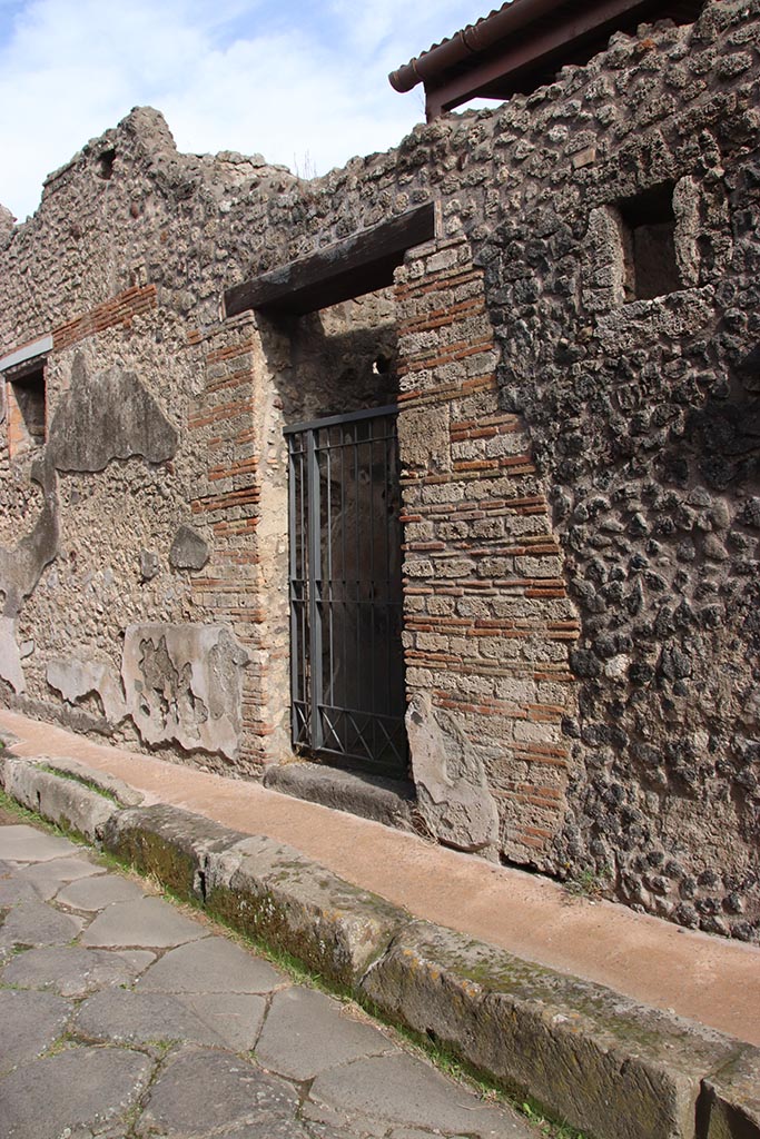 IX.7.20 Pompeii. October 2024. Entrance doorway. Photo courtesy of Klaus Heese.