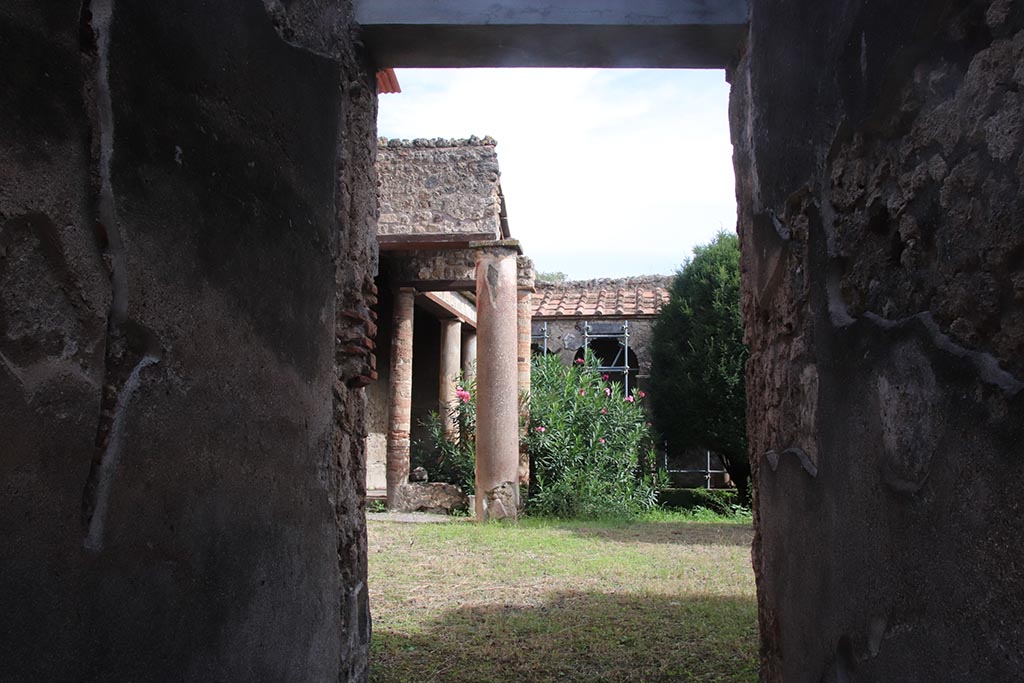 IX.7.20 Pompeii.  October 2024. Looking east towards atrium from entrance corridor. Photo courtesy of Klaus Heese.